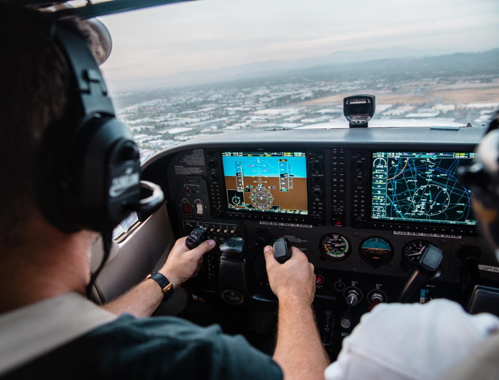 House of Pilots training - student leert ik wil piloot worden met moderne vliegsimulator en professionele instructeur