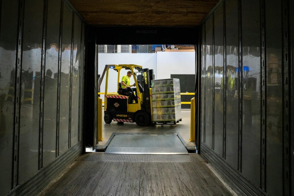 Gebruikte heftruck in goede staat klaar voor inzet in magazijn of logistiek bedrijf