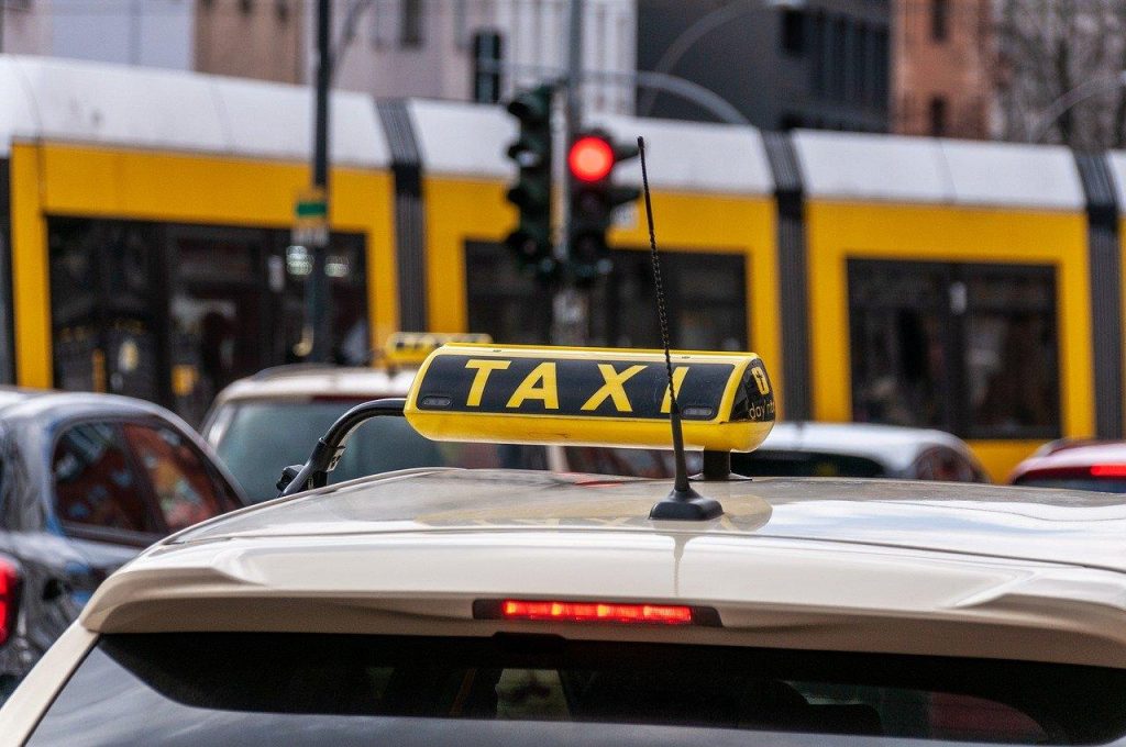 Vergelijking van verschillen tussen Uber en normale taxi in Doetinchem op basis van prijs, gemak en veiligheid