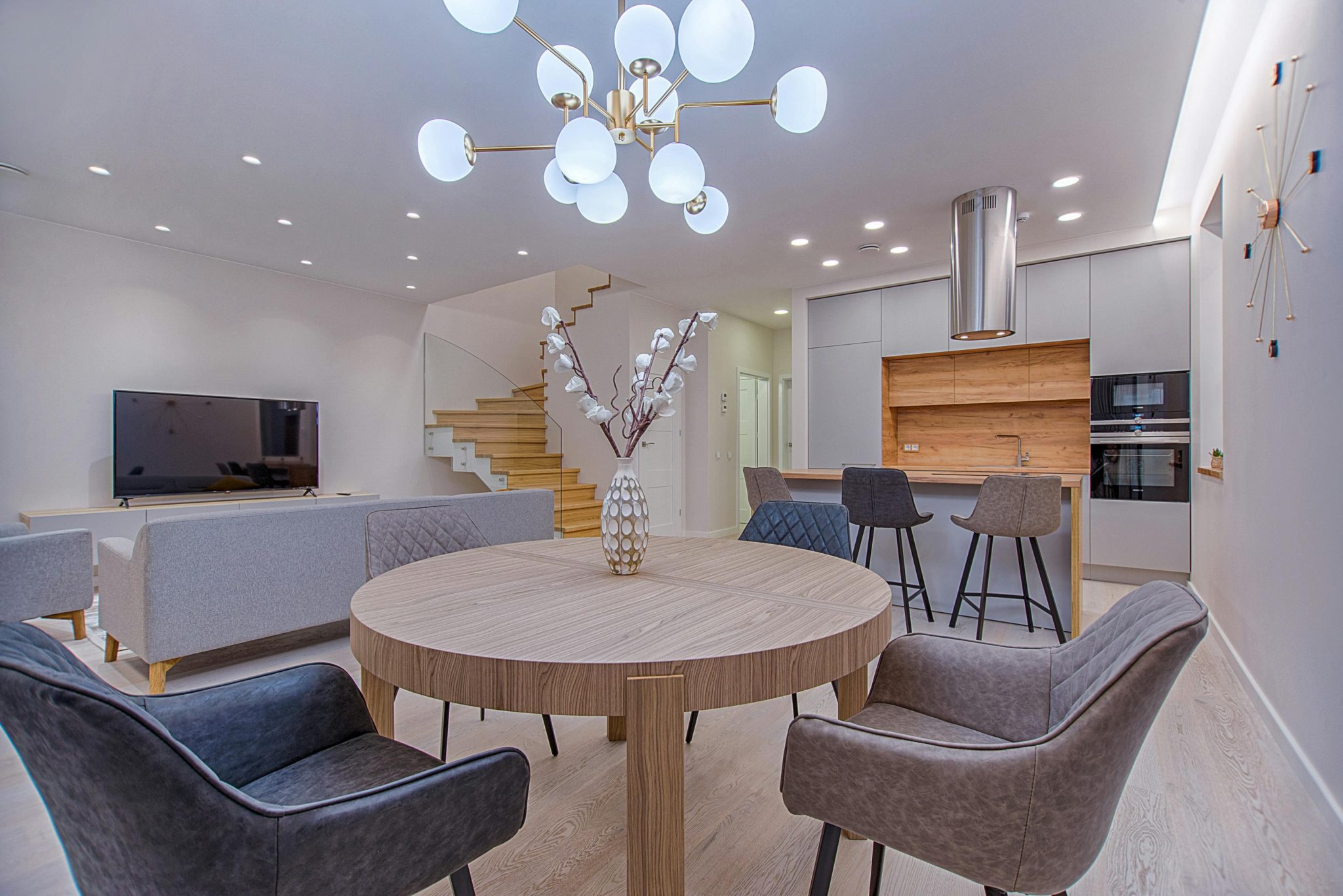 Deskundige led leverancier adviseert over installatietips voor LED binnenverlichting en armaturen